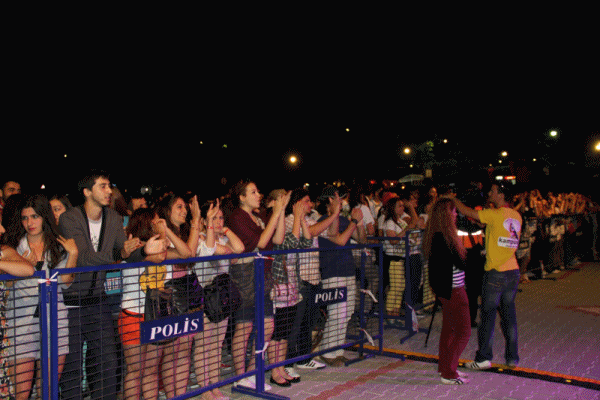 ÖZLEM TEKİN ve BADEM ÇOMÜ'DEYDİ
