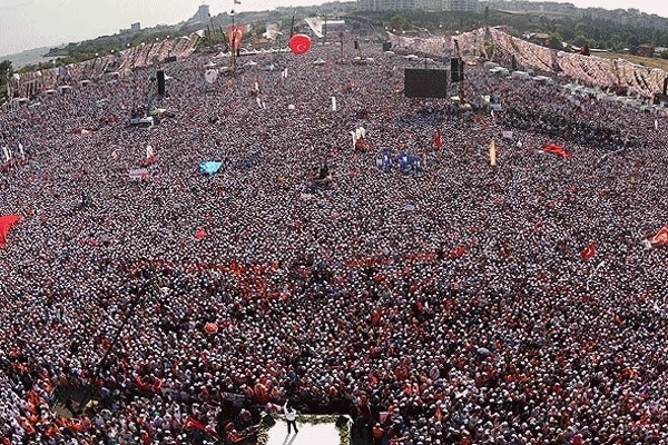 ak partiden gövde gösterisi
