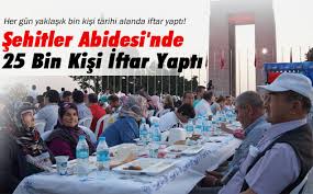 Şehitler Abidesi'nde 25 Bin Kişi İftar Yaptı