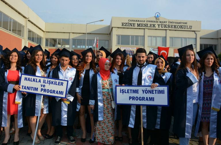 Ezine MYO Mezuniyet Töreni Gerçekleştirildi