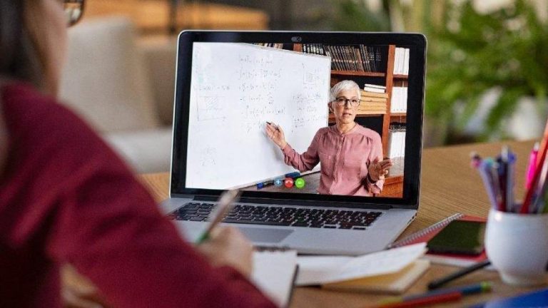 ÇOMÜ’de Uzaktan Eğitim Yüksek Lisans Programı Sayısı 10’a Çıktı